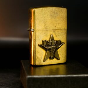 Zippo La Mã 1992 – Đồng Nguyên Khối – Không Khắc Tên – Marlboro Longhorns