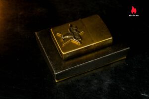 Zippo La Mã 1992 – Đồng Nguyên Khối – Không Khắc Tên – Marlboro Longhorns 4