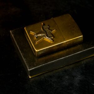 Zippo La Mã 1992 – Đồng Nguyên Khối – Không Khắc Tên – Marlboro Longhorns 4