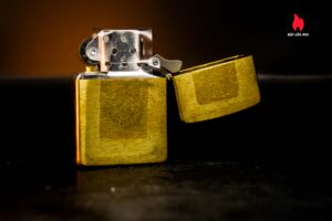 Zippo La Mã 1994 – Đồng Nguyên Khối – Country Store Marlboro Rodeo 8