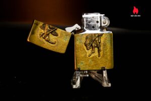 Zippo La Mã 1994 – Đồng Nguyên Khối – Marlboro Rodeo Country Store – Cũ 1