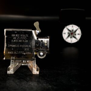 Zippo La Mã 1998 Marlboro Black Matte Compass 5