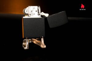 Zippo La Mã 1998 Marlboro Black Matte Compass - Mộc Lồi 2