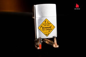 Zippo La Mã 1999 – Road-Sign Australia Series – Beware of Owner