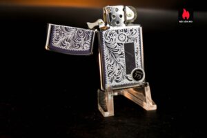 Zippo Slim Xưa 1976 – Venetian – Hoa Văn Ý 4