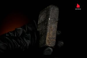 Zippo Xưa 1943 – 1945 – World War II – Black Crackle – Bản Lề 3 Chấu 1