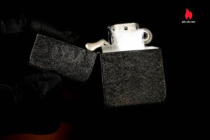 Zippo Xưa 1943 – 1945 – World War II – Black Crackle – Bản Lề 3 Chấu 10