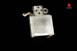 Zippo Xưa 1943 – 1945 – World War II – Black Crackle – Bản Lề 3 Chấu 11