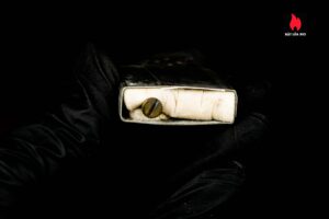 Zippo Xưa 1943 – 1945 – World War II – Black Crackle – Bản Lề 3 Chấu 13