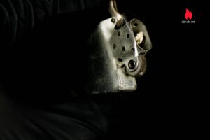 Zippo Xưa 1943 – 1945 – World War II – Black Crackle – Bản Lề 3 Chấu 15