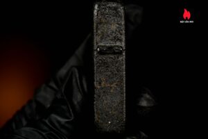 Zippo Xưa 1943 – 1945 – World War II – Black Crackle – Bản Lề 3 Chấu 17
