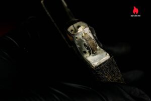 Zippo Xưa 1943 – 1945 – World War II – Black Crackle – Bản Lề 3 Chấu 18