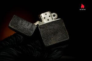 Zippo Xưa 1943 – 1945 – World War II – Black Crackle – Bản Lề 3 Chấu 20