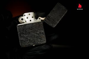 Zippo Xưa 1943 – 1945 – World War II – Black Crackle – Bản Lề 3 Chấu 21