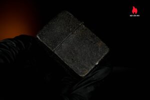 Zippo Xưa 1943 – 1945 – World War II – Black Crackle – Bản Lề 3 Chấu 23