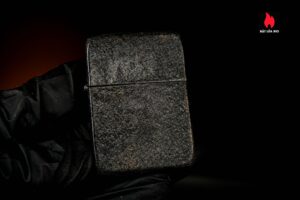 Zippo Xưa 1943 – 1945 – World War II – Black Crackle – Bản Lề 3 Chấu