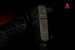 Zippo Xưa 1943 – 1945 – World War II – Black Crackle – Bản Lề 3 Chấu 7
