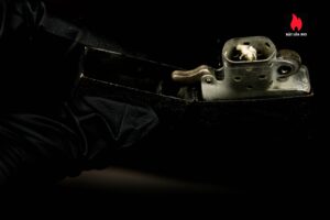 Zippo Xưa 1943 – 1945 – World War II – Black Crackle – Bản Lề 3 Chấu 9