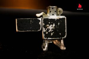 Zippo Xưa 1943 – 1945 – World War II – Black Crackle – Bản Lề 3 Chấu – Cũ 1