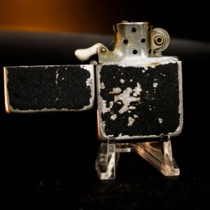 Zippo Xưa 1943 – 1945 – World War II – Black Crackle – Bản Lề 3 Chấu – Cũ 1