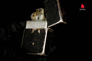 Zippo Xưa 1943 – 1945 – World War II – Black Crackle – Bản Lề 3 Chấu – Cũ 12