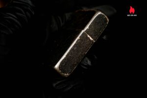 Zippo Xưa 1943 – 1945 – World War II – Black Crackle – Bản Lề 3 Chấu – Cũ 7
