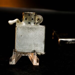 Zippo Xưa 1943 – 1945 – World War II – Black Crackle – Bản Lề 3 Chấu – Cũ 9