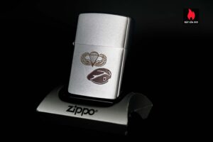 Zippo Xưa 1978 – Airborne Maroon Beret