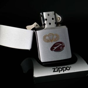 Zippo Xưa 1978 – Airborne Maroon Beret 1