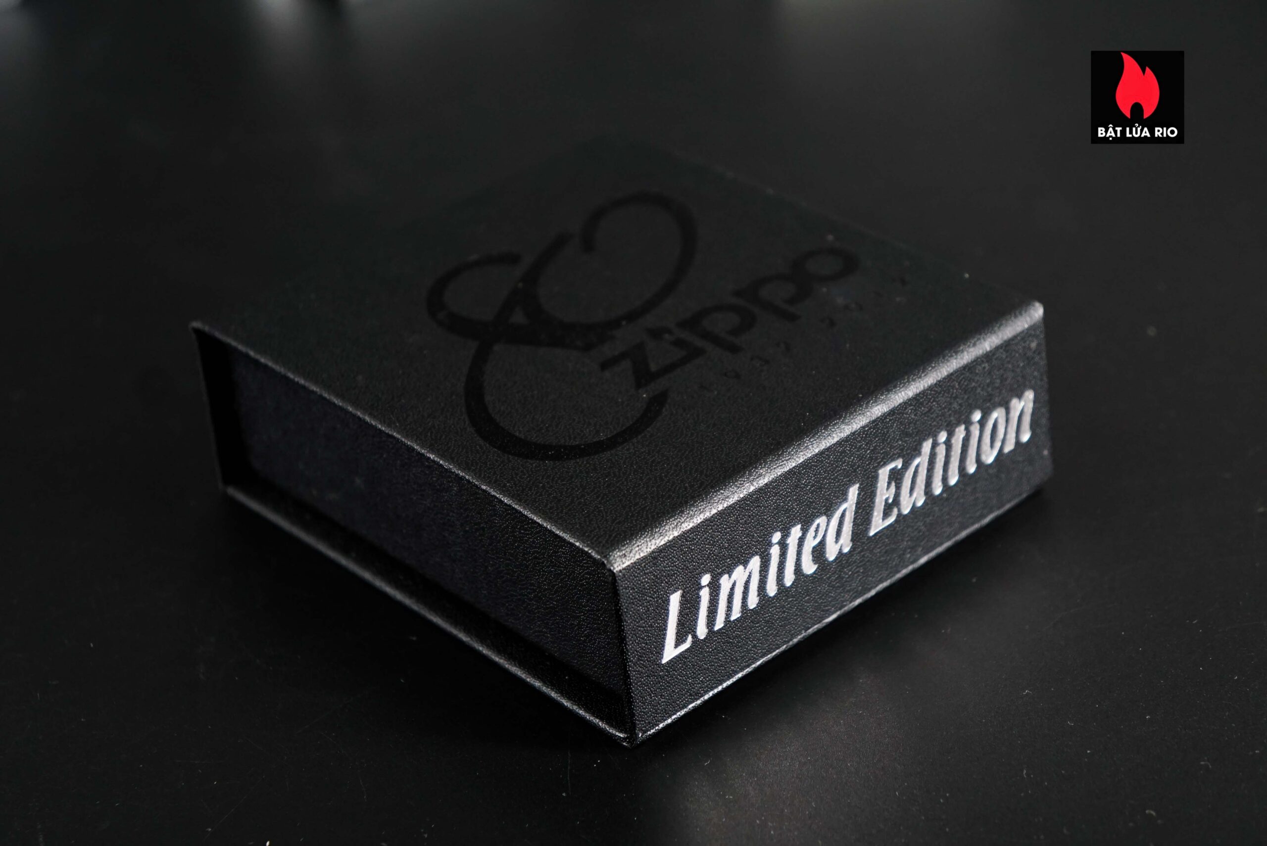 Zippo 2012 – Zippo 80th Anniversary Limited Edition – Limited 3324/41932 1