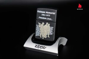 Zippo La Mã 1999 – VIETNAM Memorial 1961-1975 Freedom Lives 3