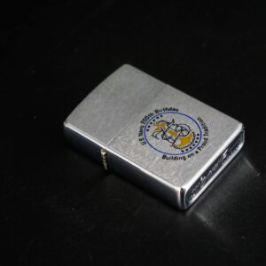 Zippo Xưa 1975 – U.S. Navy 200th Birthday - Building on a Proud Tradition 10