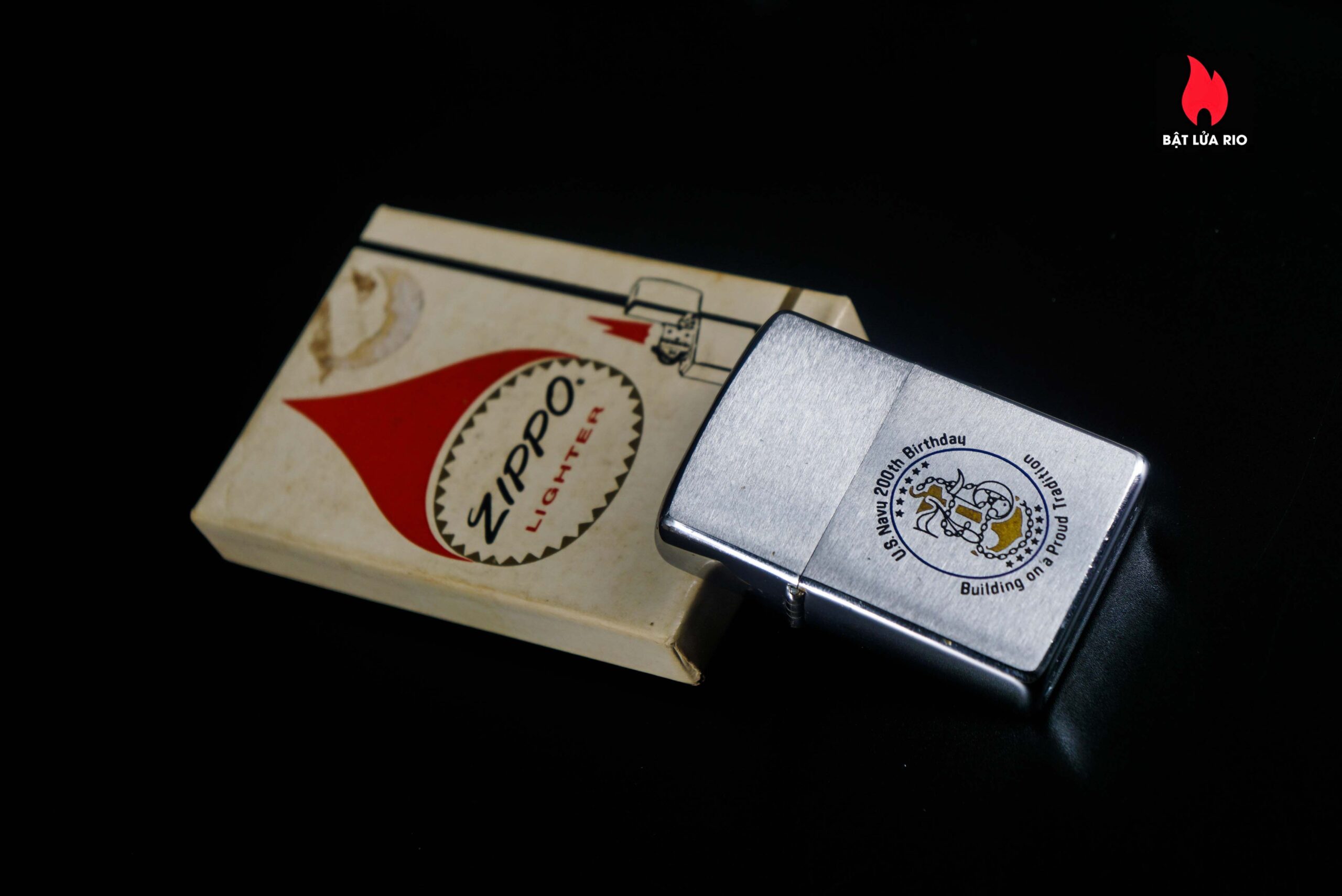 Zippo Xưa 1975 – U.S. Navy 200th Birthday - Building on a Proud Tradition 6