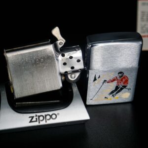 Zippo Xưa 1977 – Skier Skiing Ski Scene – Sport Serries 7