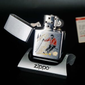 Zippo Xưa 1977 – Skier Skiing Ski Scene – Sport Serries 9