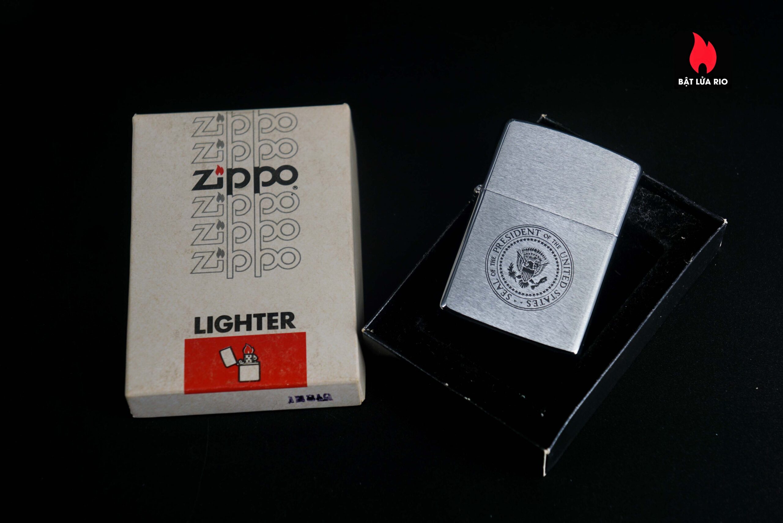 Zippo Xưa 1981 – Seal Of The President Of The United States – Marine One 9 Zippo Xưa 1981 – Seal Of The President Of The United States – Marine One 1