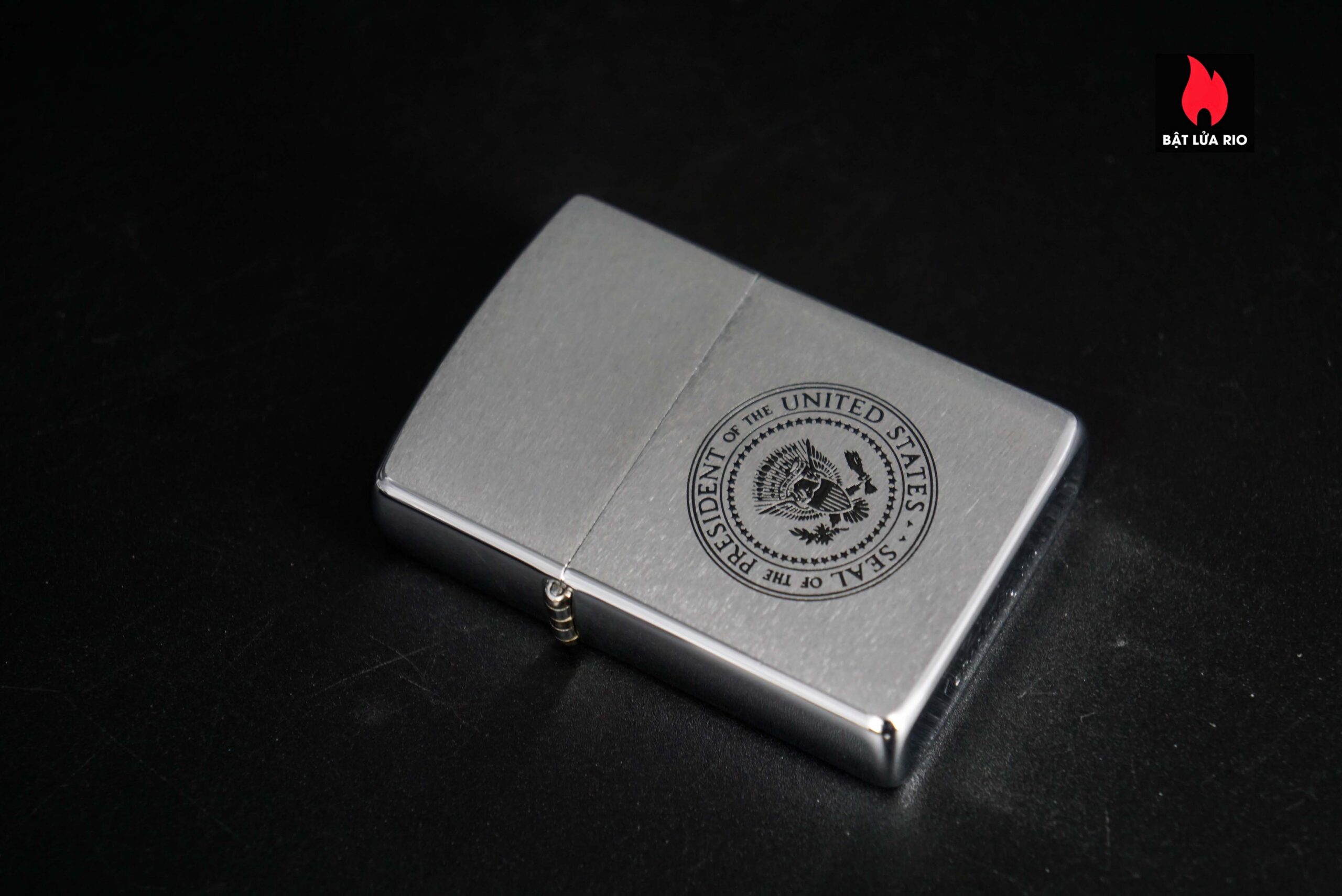 Zippo Xưa 1981 – Seal Of The President Of The United States – Marine One 5 Zippo Xưa 1981 – Seal Of The President Of The United States – Marine One 5