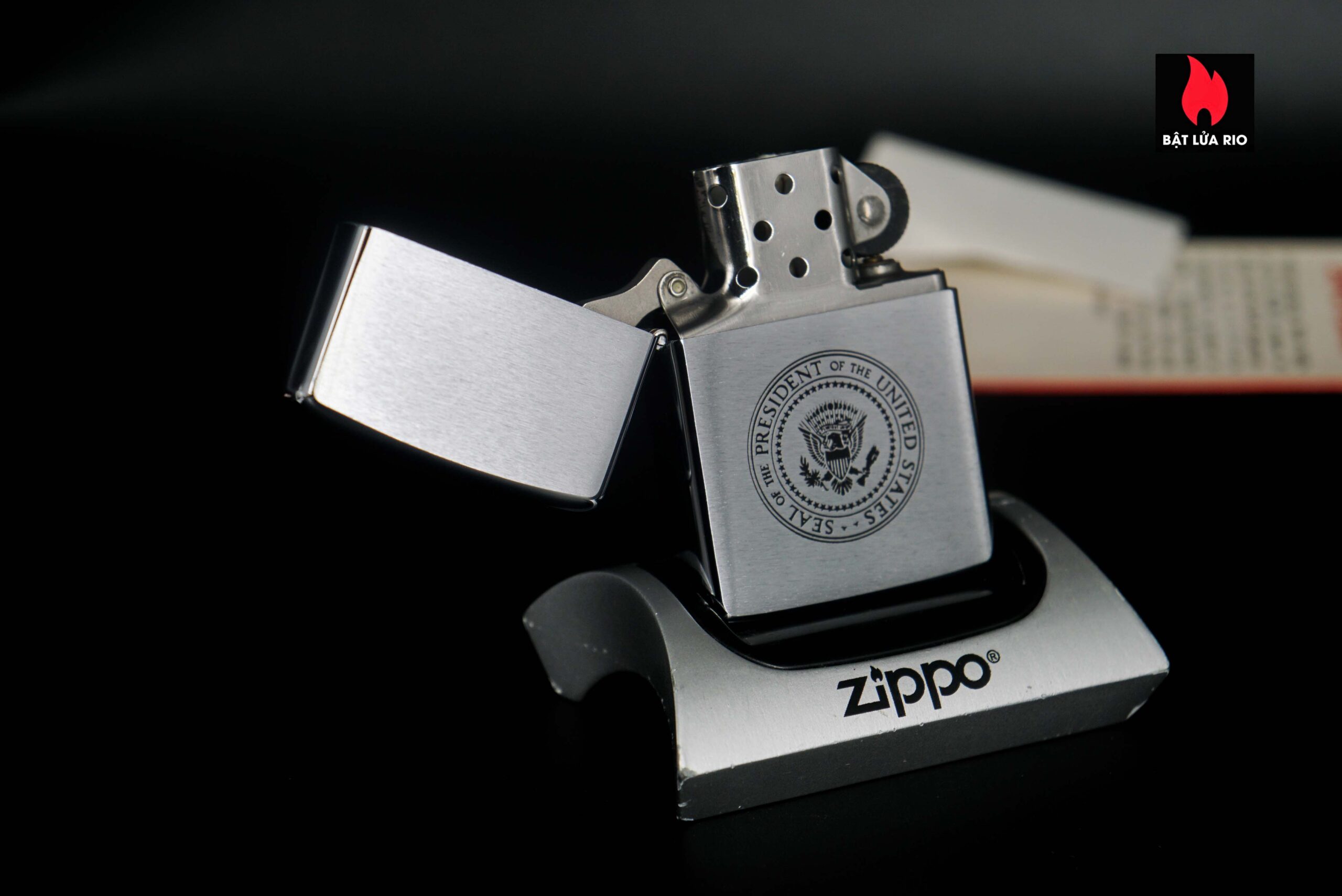 Zippo Xưa 1981 – Seal Of The President Of The United States – Marine One 3 Zippo Xưa 1981 – Seal Of The President Of The United States – Marine One 7