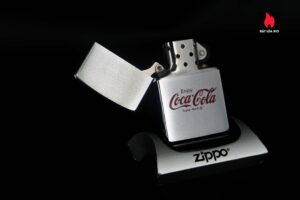 Zippo Xưa 1982 – Enjoy Coca-Cola Trade-Mark 10