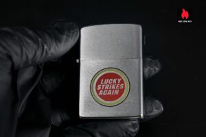 Zippo Xưa 1982 – Lucky Strike "Lucky Strikes Again" 14