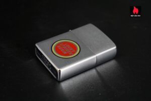 Zippo Xưa 1982 – Lucky Strike "Lucky Strikes Again" 7