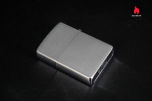 Zippo Xưa 1982 – Lucky Strike "Lucky Strikes Again" 9