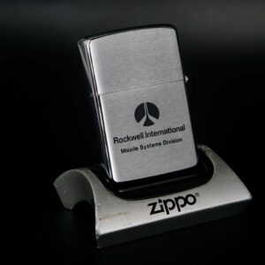Zippo Xưa 1981 – HELLFIRE Rockwell International Missile 17 Zippo Xưa 1981 – HELLFIRE Rockwell International Missile 12