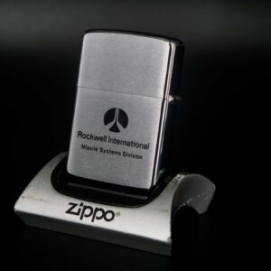 Zippo Xưa 1981 – HELLFIRE Rockwell International Missile 16 Zippo Xưa 1981 – HELLFIRE Rockwell International Missile 13