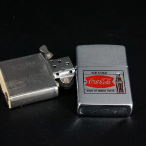 Zippo Xưa 1975 – Ice Cold Coca-Cola Sign Of Good Taste 1975 17