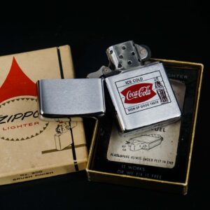 Zippo Xưa 1975 – Ice Cold Coca-Cola Sign Of Good Taste 1975 3