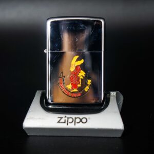 Zippo Xưa 1975 – USS Saratoga (CV-60) "Fighting Cock" 14 Zippo Xưa 1975 – USS Saratoga (CV-60) "Fighting Cock" 13