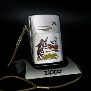 Zippo Xưa 1967 – LossProof – Hunter & Dog – Sport Serries – Cũ Xước
