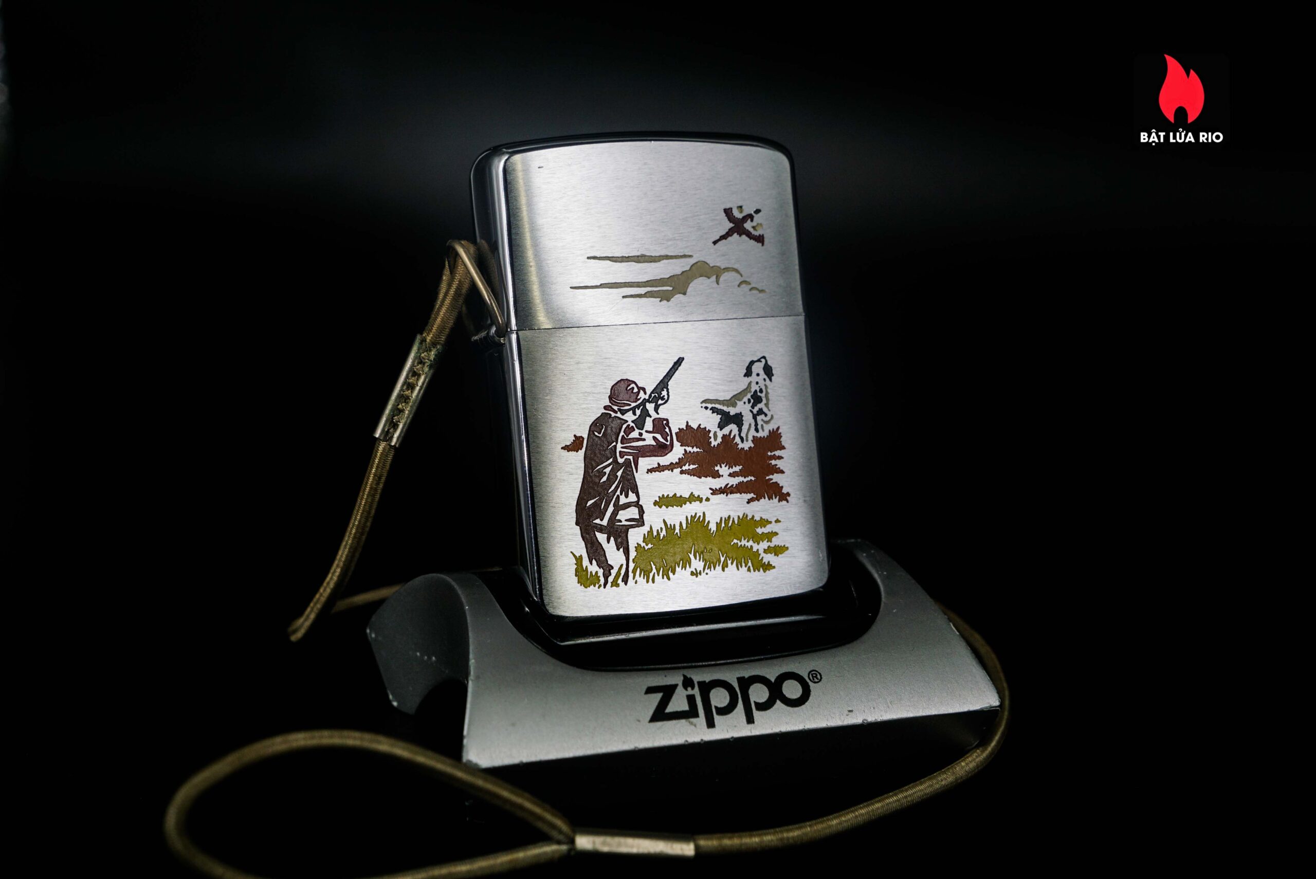 Zippo Xưa 1967 – LossProof – Hunter & Dog – Sport Serries – Cũ Xước 32 Zippo Xưa 1967 – LossProof – Hunter & Dog – Sport Serries – Cũ Xước