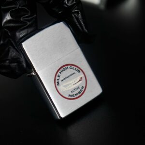 Zippo Xưa 1976 – Mile High Club 10